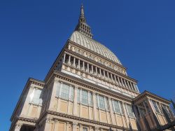 il Museo Nazionale del Cinema è ospitato dentro la Mole Antonelliana di Torino: in origine doveva essere la grande sinagoga della città - © Claudio Divizia / Shutterstock.com ...