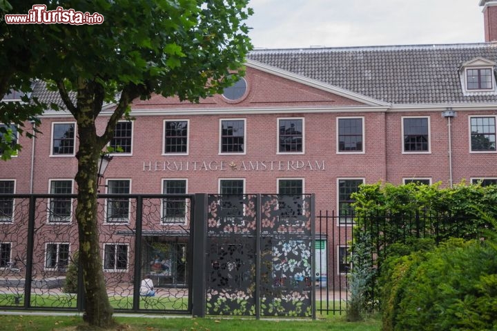 Immagine Il retro del museo Hermitage di Amsterdam, siamo nei Paesi bassi nel cuore della capitale olandese  - © hipproductions / Shutterstock.com