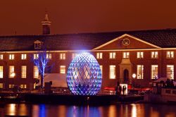 L'Hermitage Amsterdam fotografato di notte dalle rive del fiume Amstel - © Gerardvhemeren / Shutterstock.com 