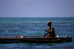 Un pescatore sdi Zanzibar