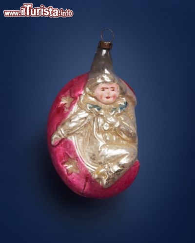 Immagine Antica palla di Natale, esposta nelle teche del Museo del Natale, Salzburger Weihnachtsmuseum a  Salisburgo