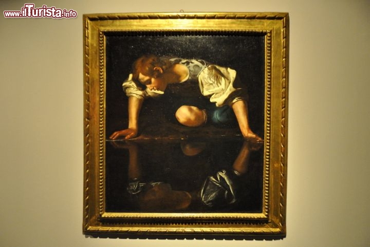 Narciso, Caravaggio: il dipinto è esposto nella 14a sala della Mostra di Vicenza sulla sera ed i notturni. Normalmente il dipinto è situato a Palazzo Barberini a Roma. La sua attribuzione a Michelangelo Merisi è stata soggetto di discussioni, ed in alternativa sono stati proposti autori alternativi come lo Spadarino e Gentileschi, anche se rimane più forte la paternità del Caravaggio.