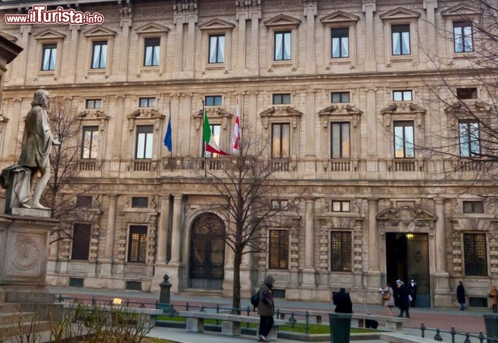 Immagine La bella facciata di Palazzo Marino a Milano  - © Mario Savoia / Shutterstock.com