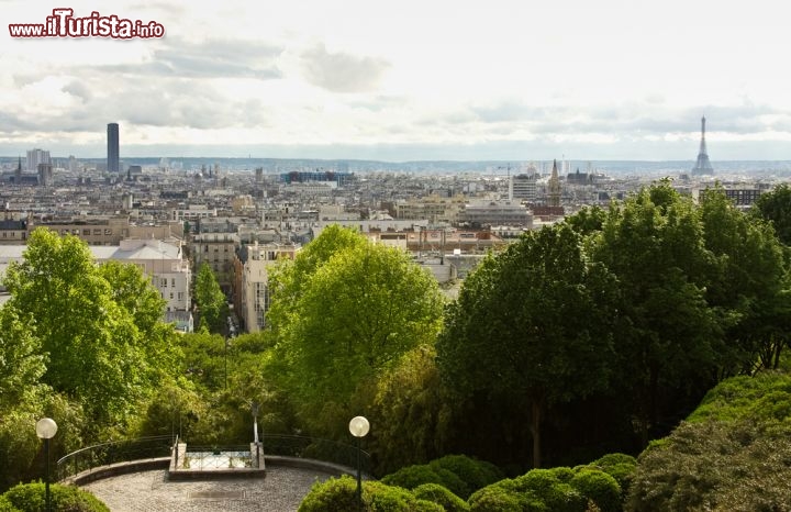 Immagine Parc de Belleville nella zona orientale del centro di Parigi - © akphotoc / Shutterstock.com
