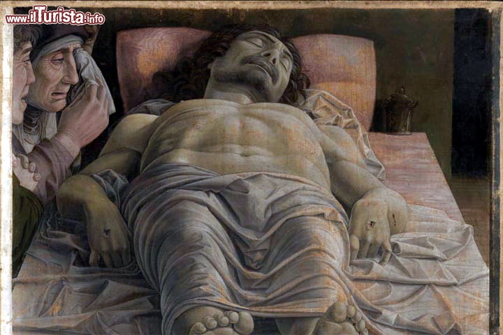 Immagine Cristo morto nel sepolcro e tre dolenti, la struggente opera di Andrea Mantegna, uno dei capolavori del rinascimento esposto alla Pinacoteca Brera di Milano