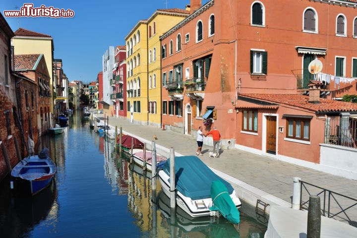 Immagine Scorcio del Ghetto ebraico di Venezia: siamo nel sestiere di Cannaregio, dove naque per la prima volta il concetto di ghetto - © Oleg Znamenskiy / Shutterstock.com