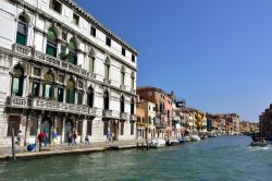 In barca nel Ghetto di Venezia, il quartiere ebraico più antico del mondo - © Oleg Znamenskiy / Shutterstock.com 