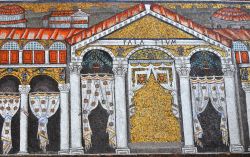 Il Palazzo di Teodorico come è stato raffigurato nel mosaico di Sant'Apollinare Nuovo a Ravenna  - © mountainpix / Shutterstock.com