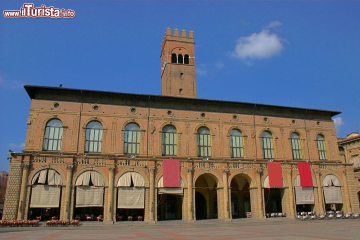 Immagine Palazzo del Podestà, fotografato da Piazza Maggiore a Bologna - © Giancarlo Liguori / shutterstock.com