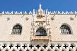 Dettaglio della facciata del Palazzo Ducale di Venezia, l'antica residenza dei Dogi - © Lucian Milasan / Shutterstock.com