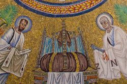 Dettaglio del mosaico della volta nel Battistero degli Ariani a Ravenna - © Michal Szymanski / Shutterstock.com 