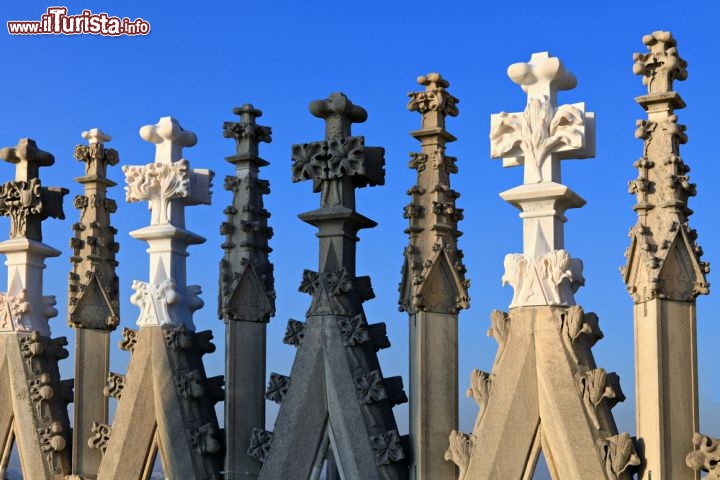 Immagine Dettaglio dei pinnacoli della copertura gotica del Duomo di Milano - © JBDesign / Shutterstock.com