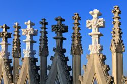 Dettaglio dei pinnacoli della copertura gotica del Duomo di Milano - © JBDesign / Shutterstock.com