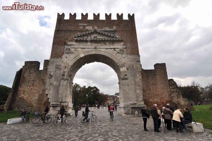 Immagine Fotografia del lato nord dell'Arco di Augusto a Rimini