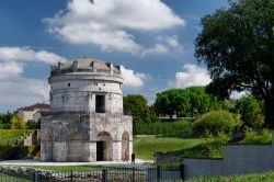 il Mausoleo di Teodorico, uno dei monumenti Patrimonio dell'UNESCO a Ravenna - © FIORENTINI MASSIMO / Shutterstock.com