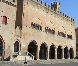 La residenza medievale di Palazzo dell'Arengo a Rimini - © RiminiCity - CC BY-SA 3.0 - Wikimedia Commons.