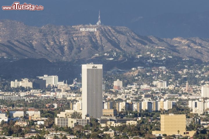 Immagine Vista aerea di Hollywood, la città e la sua famosa scritta  - © trekandshoot / Shutterstock.com