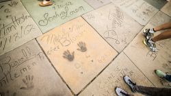 Inscrizione di Marylyn Monroe situata davanti al Teatro Cinese di Hollywood - © stockelements / Shutterstock.com 