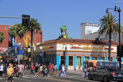 Il trafficato incrocio di Hollywood-Highland con il locale Ripley's Believe It or Not - © Supannee Hickman / Shutterstock.com 
