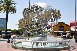 Insegna rotante degli Universal Studios a Hollywood - © Pe3k / Shutterstock.com