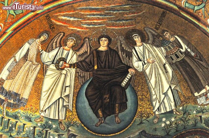 Immagine Il grande mosaico presente sulla volta dell'Abside della Basilica di San Vitale a Ravenna - © mountainpix  / Shutterstock.com