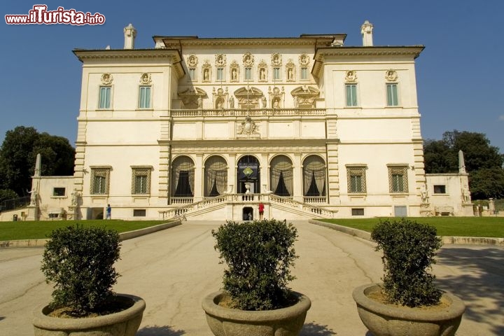 Immagine Il Casino Nobile, che ospita la Galleria Borghese, il celebre Museo di Roma - © Dino Iozzi / Shutterstock.com