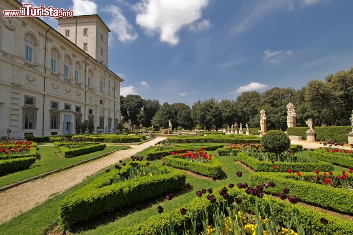 Immagine A Roma non mancate di visitare lo splendido parco dei giardini di  Villa Borghese - © Goran Bogicevic / Shutterstock.com