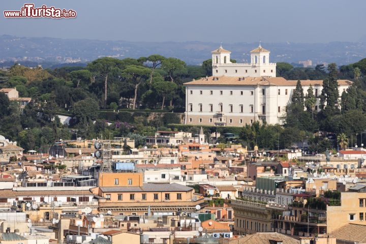 Immagine Villa Medici, si trova all'interno del polmone verde di Roma,.VIlla Borghese - © Lasse Ansaharju / Shutterstock.com