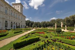 A Roma non mancate di visitare lo splendido parco ...