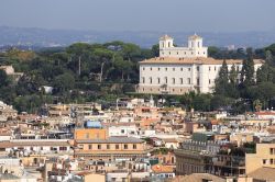 Villa Medici, si trova all'interno del polmone verde di Roma,.VIlla Borghese - © Lasse Ansaharju / Shutterstock.com 