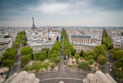 Veduta dall'Arco di Trionfo, Parigi - Di giorno e di sera dalla cima di questo monumento si può ammirare un panorama unico sui Campi Elisi. Edificato fra il 1806 e il 1836, l'Arco ...