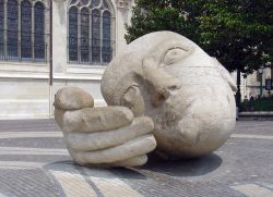 Scultura L'Ecoute a Saint Eustache, Parigi ...