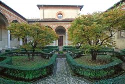 Interno del chiostro di Santa maria delle Grazie ...