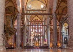 Navata Principale della Basilica dei Santi Giovanni e Paolo a Venezia - © Renata Sedmakova / Shutterstock.com 