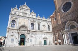 Scuola Grande di San Marco e Basilica intitolata ai Santi Giovanni e Paolo di Venezia - © Renata Sedmakova / Shutterstock.com