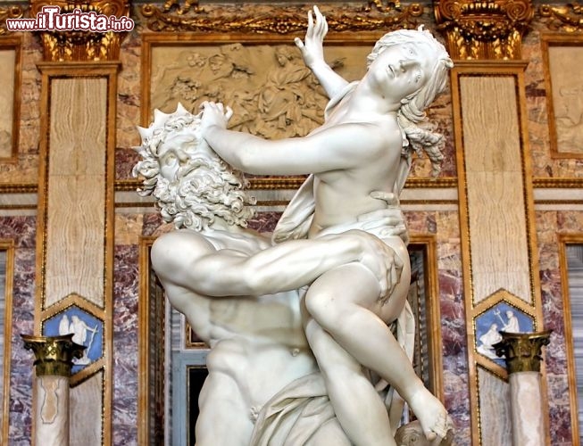 Immagine Il Ratto di Proserpina: la drammatica scultura di lorenzo Bernini si trova al Museo di  Galleria Borghese - © irisphoto1 / Shutterstock.com