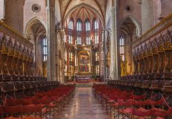 Coro ligneo all'interno della Basilica dei Frari a Venezia. E' chiamato come il "Coro dei Frati". - © Renata Sedmakova / Shutterstock.com 