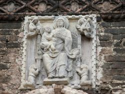 Particolare esterno della chiesa di Santa Maria Gloriosa a Venezia - © wjarek / Shutterstock.com