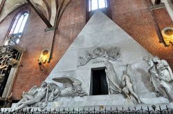 Il sepolcro di Antonio Canova nella Basilica dei Frari a Venezia