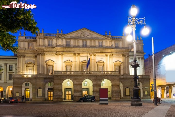 Immagine La Scala di Milano: il teatro fotografato di notte - © Catarina Belova / Shutterstock.com