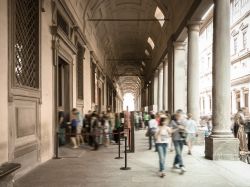 I visitatori alla Galleria degli Uffizi di Firenze - Moltissimi i turisti che si recano in visita a Firenze e ancora più numerosi tutti coloro che si recano al complesso museale. Provengono ...
