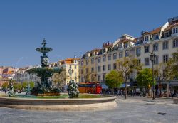 Lisbona, portogallo: la grande piazza del Rossio dedicata a Dom Pedro IV - © StockPhotosArt / Shutterstock.com 