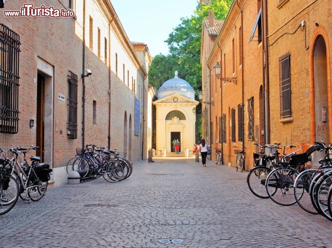 Cosa vedere e cosa visitare Tomba di Dante