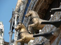 La quadriga dei cavalli di  bronzo della Basilica di San Marco a Venezia - © wjarek / Shutterstock.com