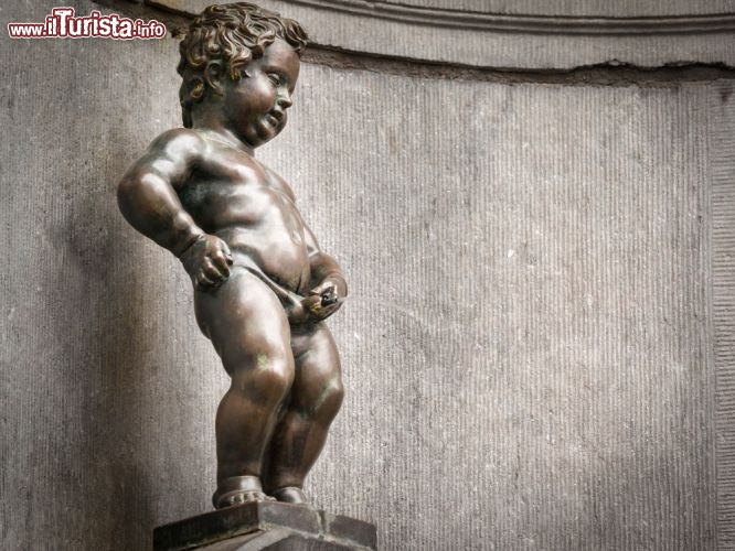 Immagine Il simbolo di Bruxelles, l'irriverente statua del Manneken Pis  - © mdmworks / Shutterstock.com