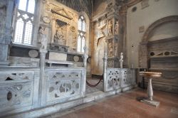 Un dettaglio di una delle cappelle del Duomo di Rimini, il magnifico Tempio Malatestiano, pregevole architettura del Rinascimento italiano