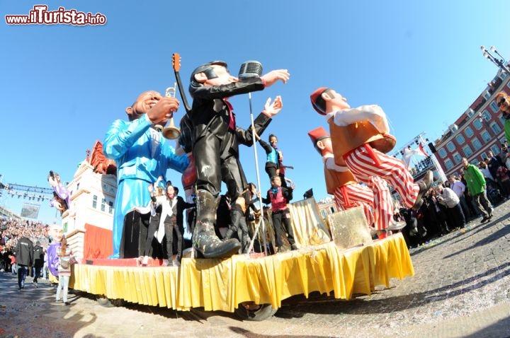 Carro Nice terre musique: nel 2015 il tema del Carnevale era dato dalla musica