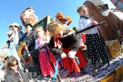 Bambini sui carri: il Carnevale di Nizza è ...