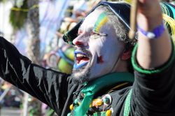 Una maschera al Carnevale di Nizza. Fotografata ...