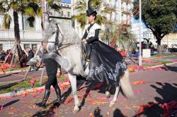 Sfilata equestre a Nizza, durante una delle battaglie ...